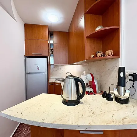 General Parensov Apartment Warna