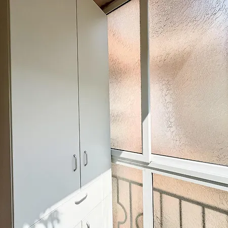 General Parensov Apartment Warna